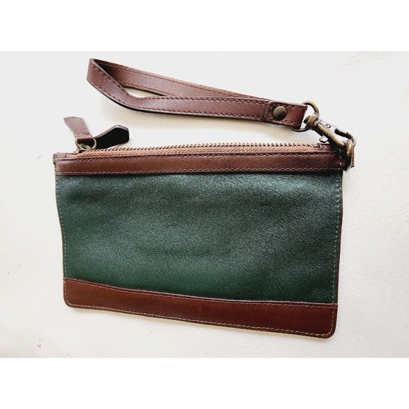 L.L. Bean Leather Wristlet Wallet Clutch Brown Green Zipper Pockets 8x5 in. EUC - Picture 2 of 7